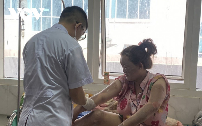 Buổi tiệc đang vui vẻ bỗng nháo nhào bởi tiếng nổ lớn, 7 người phải nhập viện sau đó Ảnh 2