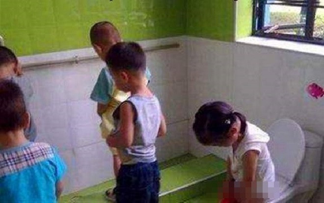 Cô giáo gửi nhầm ảnh vào nhóm chat với phụ huynh, xem ảnh xong cha mẹ đồng loạt cho con thôi học Ảnh 2