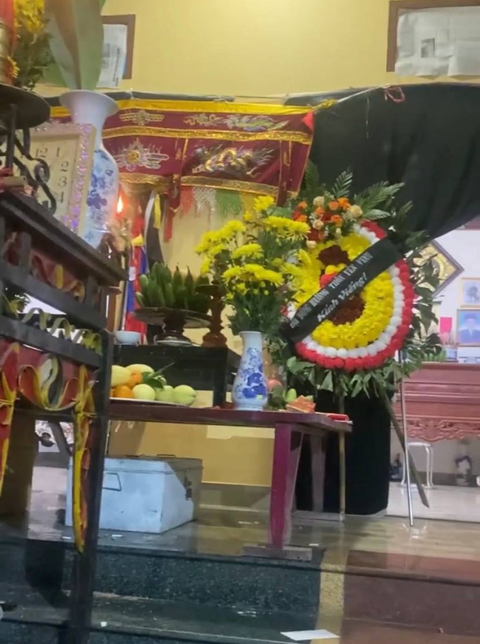 Nghẹn ngào khoảnh khắc cháu nội Cô Ngọc Béo vui chơi ở đám tang, ngây thơ không biết bà đã ra đi mãi mãi Ảnh 3