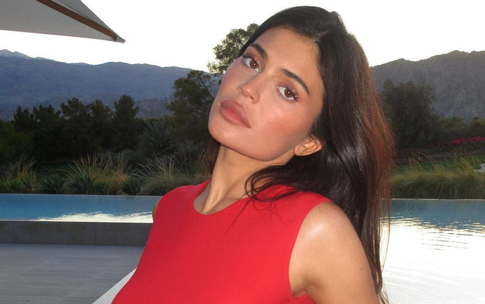 Thích ưỡn ẹo trên mạng xã hội, Kylie Jenner bị mắng: Muốn níu kéo Travis Scott sao? Ảnh 2