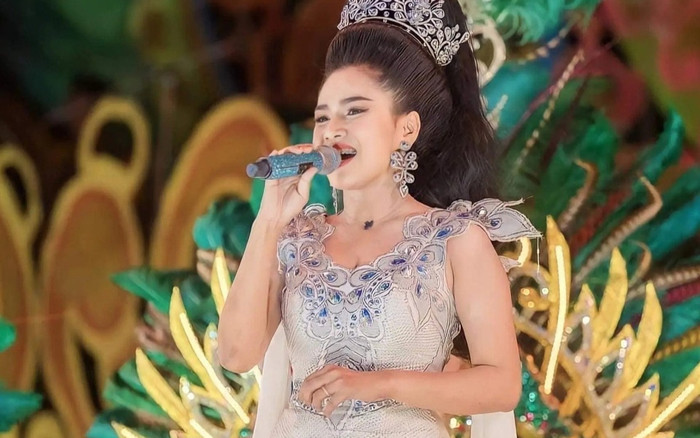 Nhan sắc xinh đẹp của nữ ca sĩ vừa qua đời vì ngã bể bơi khiến netizen tiếc nuối Ảnh 2