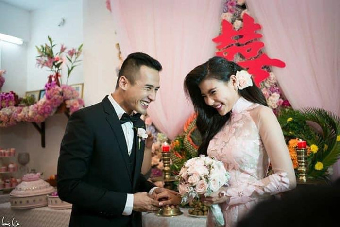 Lương Thế Thành và Thuý Diễm nở nụ cười đầy rạng rỡ, ngập tràn hạnh phúc trong ngày trọng đại cách đây 7 năm về trước
