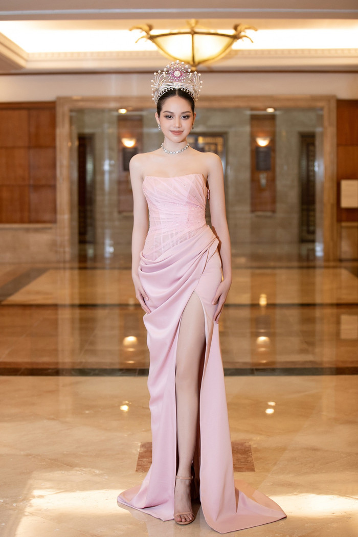 Sau khi chỉnh sửa, Thanh Thủy 'tự tin khoe cá tính' hơn rất nhiều. Cô thường xuyên diện những outfit cut-out và khiến dân tình phải trầm trồ với body tỷ lệ vàng.