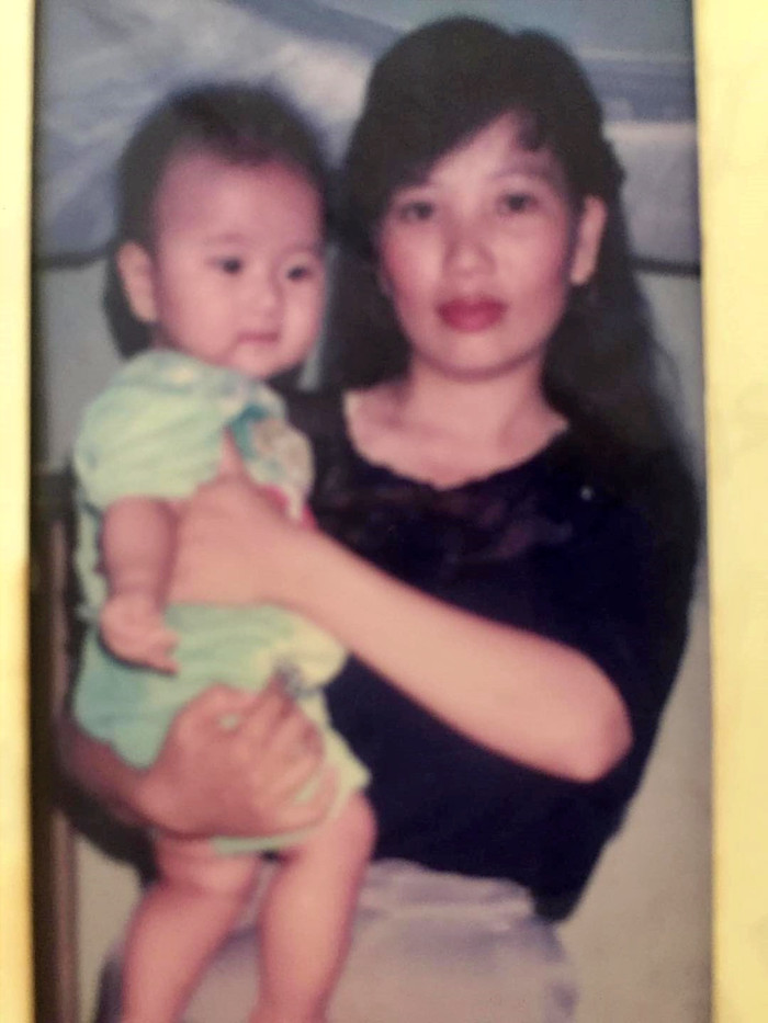 Bà Trịnh chụp ảnh cùng con trước khi Trang mất tích.