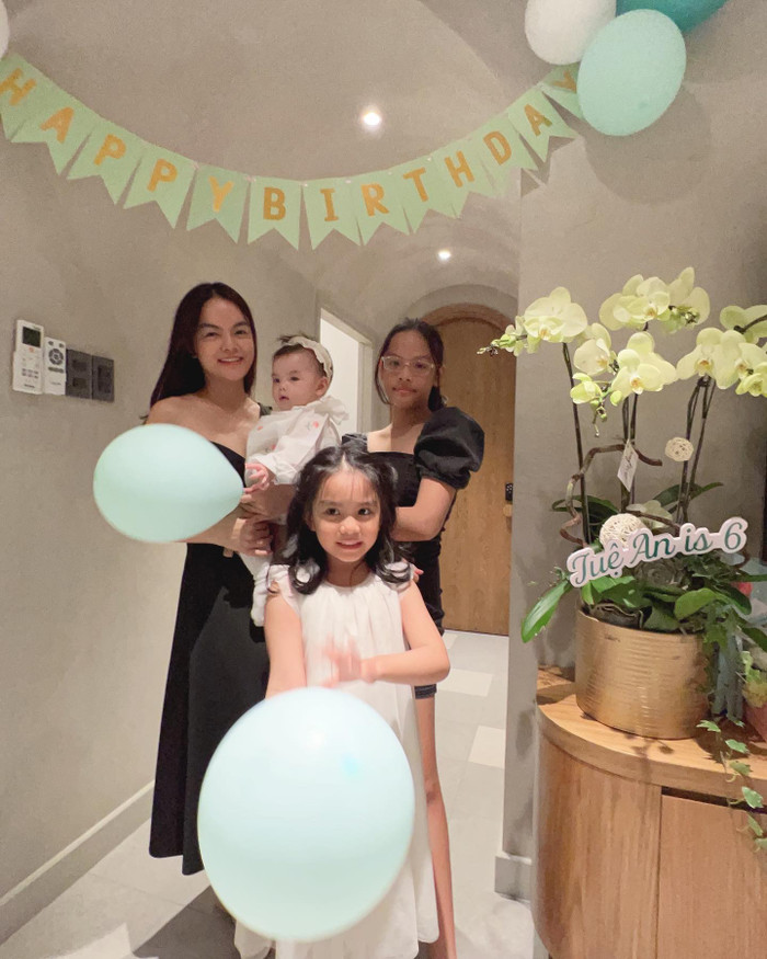 Phạm Quỳnh Anh bên cạnh các con, về phía 'nửa kia' cô không công bố danh tính và luôn ra sức bảo vệ diện mạo của bạn trai mỗi khi đăng ảnh mới ở trên mạng xã hội