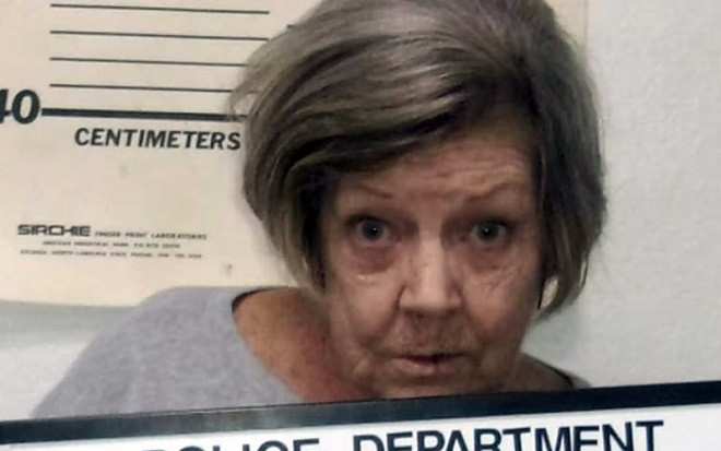 Truy đuổi kẻ cướp ngân hàng, cảnh sát bị sốc khi thấy bàn tay nghi phạm Ảnh 2