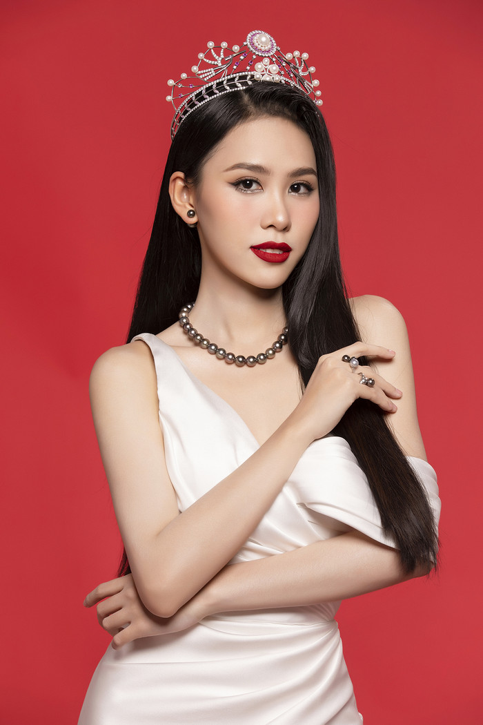 Ngọc Hằng luôn thể hiện được sự tự tin và khả năng dẫn dắt khéo léo đã tạo được ấn tượng tốt trong lòng khán giả và người hâm mộ sắc đẹp.