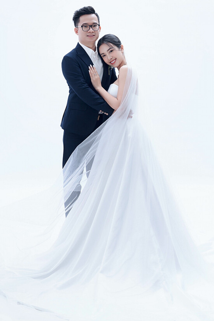 Á hậu Thuý An hé lộ loạt ảnh mang bầu chưa từng được công bố Ảnh 7