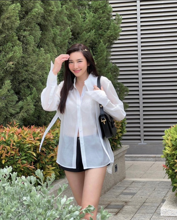  Màn đọ sắc 'bất phân thắng bại' của Hoa hậu Tiểu Vy và Thuỳ Tiên qua ống kính cam thường Ảnh 9