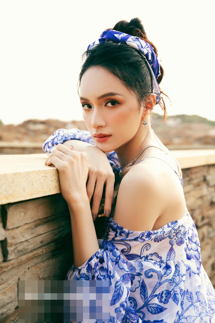  Hương Giang lần đầu catwalk sau ồn ào chưa được cấp phép, so kè cơ bụng với H'Hen Niê Ảnh 4
