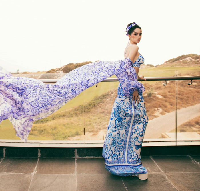  Hương Giang lần đầu catwalk sau ồn ào chưa được cấp phép, so kè cơ bụng với H'Hen Niê Ảnh 3