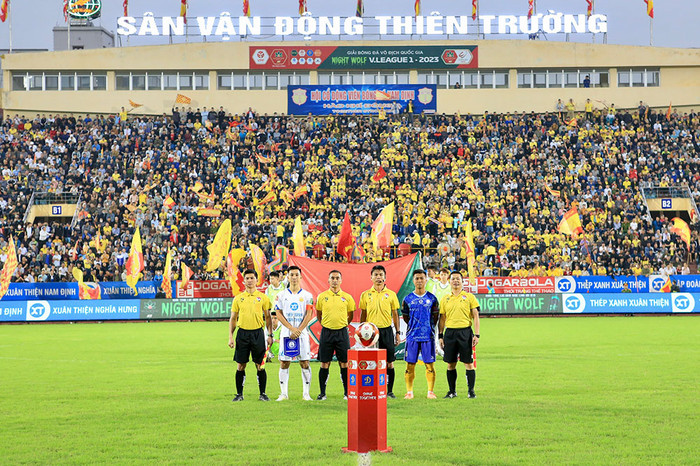  Nghịch lý bóng đá Việt Nam: ĐTQG mơ World Cup nhưng trọng tài vẫn yếu kém Ảnh 1