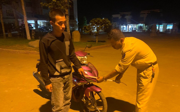 Chạy xe máy tông bé gái nguy kịch, nam thanh niên còn làm điều gây phẫn nộ Ảnh 2