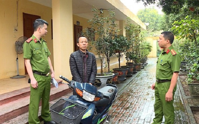 Sau câu nói 'cho xin cái xe', kẻ lạ mặt khiến 3 người đàn ông ngớ người trước diễn biến tiếp theo Ảnh 2