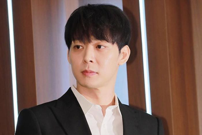  Park Yoo Chun xuất hiện với diện mạo khác lạ, có hành động gây chú ý về hình xăm vợ cũ trên tay Ảnh 3