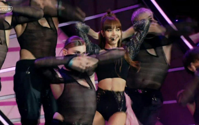 BLACKPINK 'phủ hồng' sân khấu Coachella, làm nên lịch sử đầu tiên của nghệ sĩ Châu Á Ảnh 2