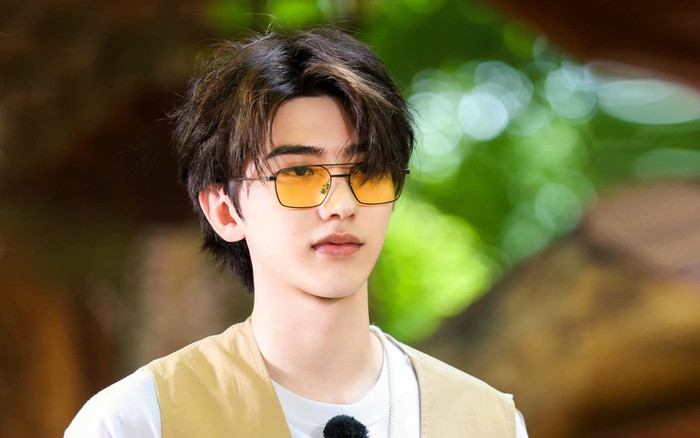 Thái Từ Khôn ấn theo dõi một cô gái lạ mặt và 'quay xe' nhưng để lộ 'rổ hint' chuyện hẹn hò Ảnh 2