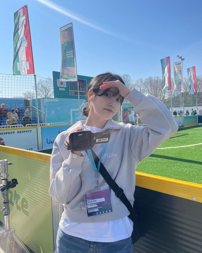 Sau một thời gian tuyên bố hẹn hò với Lee Jong Suk, IU được nhận xét ngày càng trẻ trung và tươi tắn hơn so với trước đây