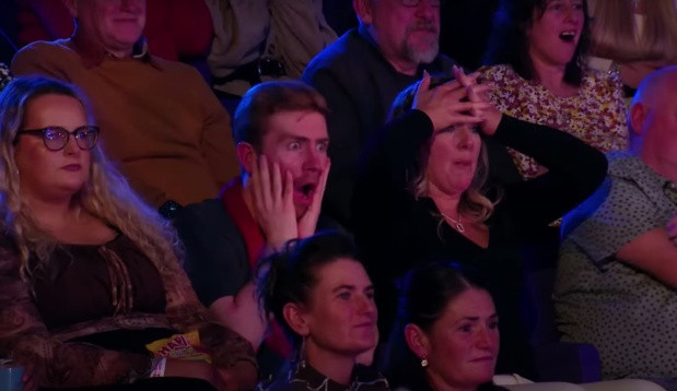 Nhiều khán giả tại trường quay đã phải 'đứng hình' trước phần biểu diễn nguy hiểm