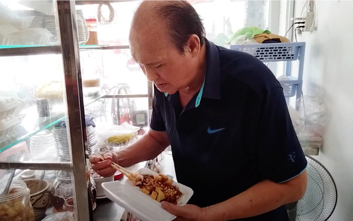 Chồng cũ 'bà Nữ' Lê Giang nổi đình nổi đám một thời nay bán bánh bèo, chấp nhận diễn đám cưới ở tuổi 70 Ảnh 2