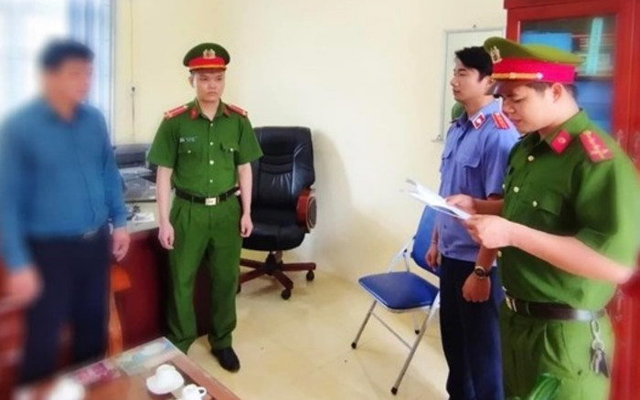 Bắt tạm giam hiệu trưởng có hành vi dâm ô học sinh ở Hòa Bình Ảnh 2