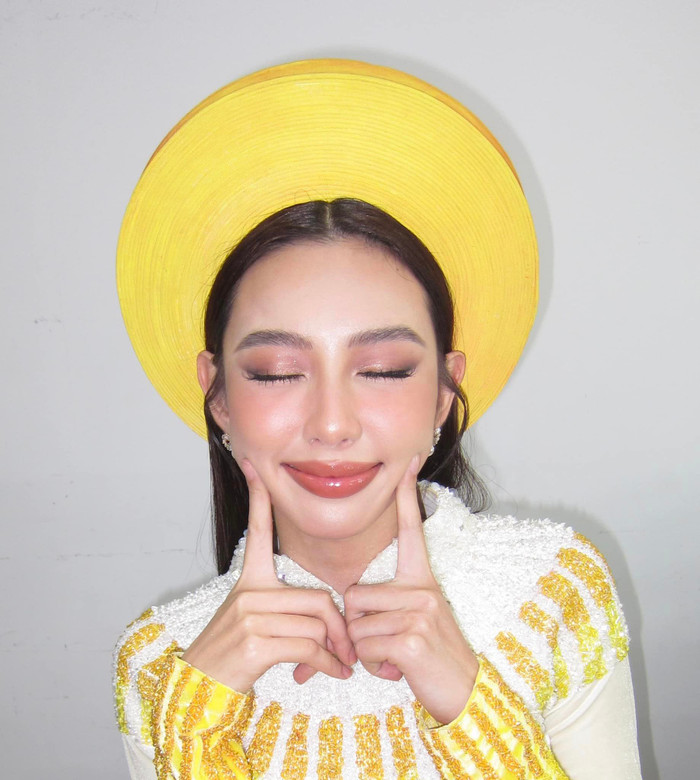 Hoa hậu Thuỳ Tiên dưới ống kính của Lương Thuỳ Linh vẫn vô cùng xinh đẹp và rạng rỡ. 