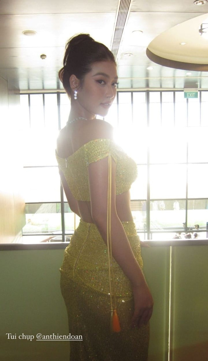 Hoa hậu Thiên Ân tạo dáng vô cùng nuột nà, quyến rũ nhưng điểm nhấn lại là ánh sáng. 