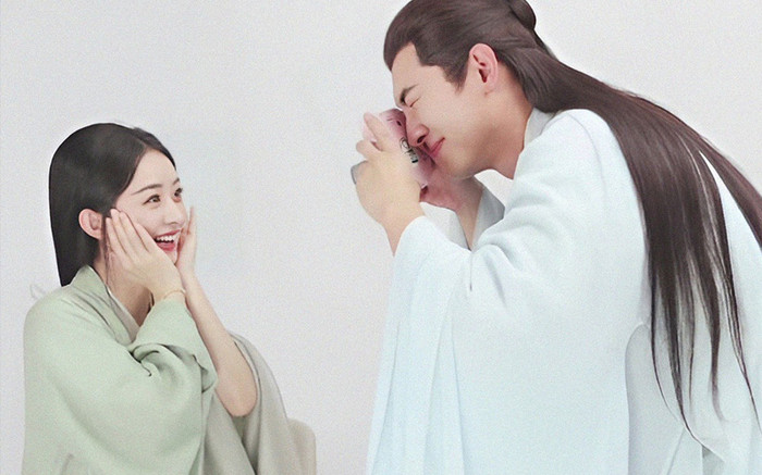 Triệu Lệ Dĩnh và Lâm Canh Tân được khen có chemistry tràn màn hình ở hậu trường Dữ Phượng Hành Ảnh 2