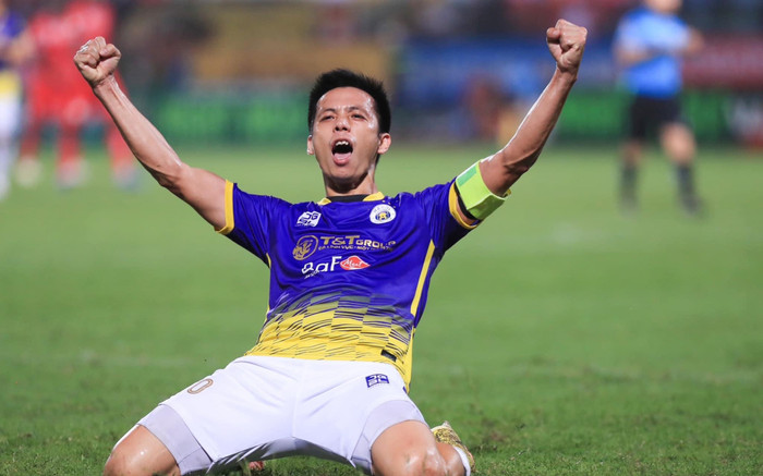 Văn Quyết bị báo cáo có hành vi thúc chỏ vào trợ lý trọng tài Ảnh 2