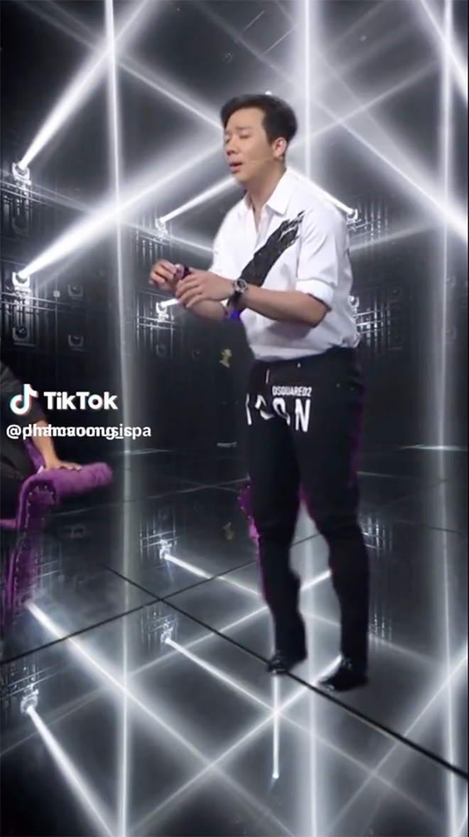 Hình ảnh Bùi Anh Tuấn nhận xét giọng hát của Trấn Thành bất ngờ lan truyền trên mạng xã hội.