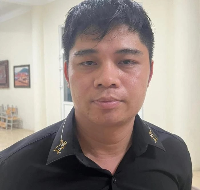 Đối tượng Trương Việt Hùng tại cơ quan công an.