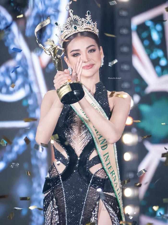  Rần rần Hoa hậu Engfa diện đồ mỏng dính 'quẩy' nhạc Sơn Tùng: Nhân đôi sự nóng bỏng! Ảnh 2