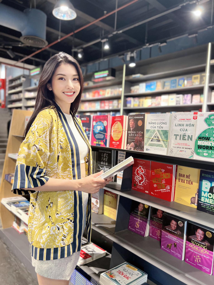 Nhan sắc khác lạ của Thuý Vân trong hình ảnh mới khiến dân tình được phen bất ngờ.