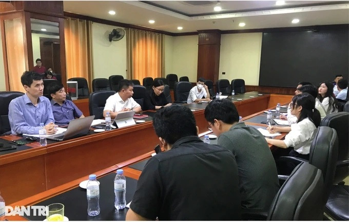 Lãnh đạo Trường Đại học Vinh làm việc với các bên liên quan về sự việc nữ sinh lớp 10 tự vẫn (Ảnh: N.D).