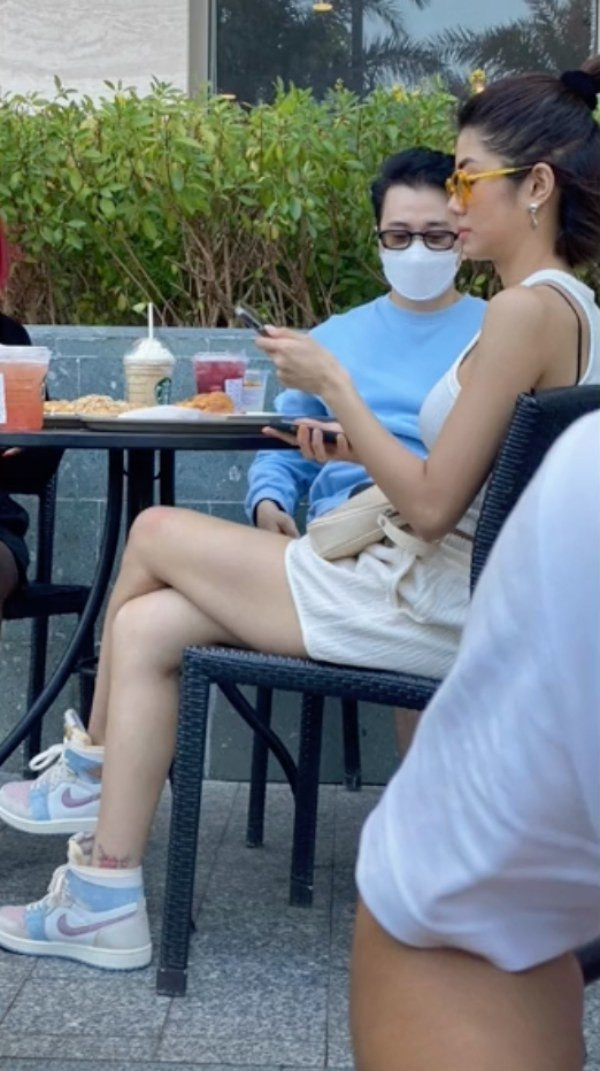 Tháng 4/2022, Karik và Đàm Phương Linh bị bắt gặp đi cà phê cùng nhau, làm dấy lên nghi vấn 'gương vỡ lại lành'