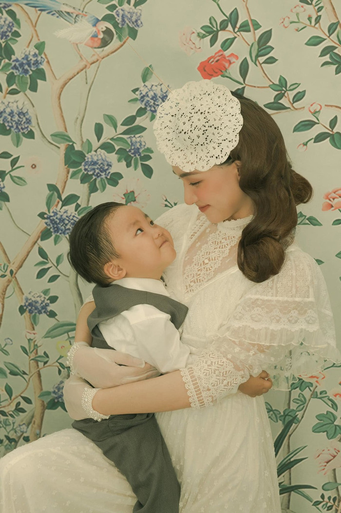 Quý tử nhà Hòa Minzy luôn khiến mẹ cảm thấy hạnh phúc.