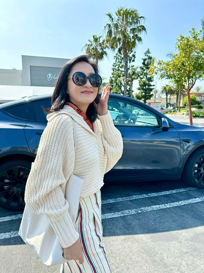 Hồng Đào nhuận sắc dẫu đã ngoài 60 tuổi.