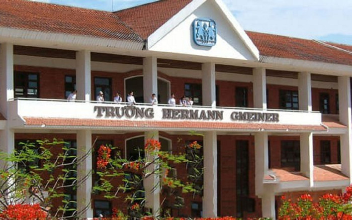 Bị phản ứng sau yêu cầu học sinh cởi quần áo, giám thị xin nghỉ làm và bài học đắt giá trong sự nghiệp Ảnh 2