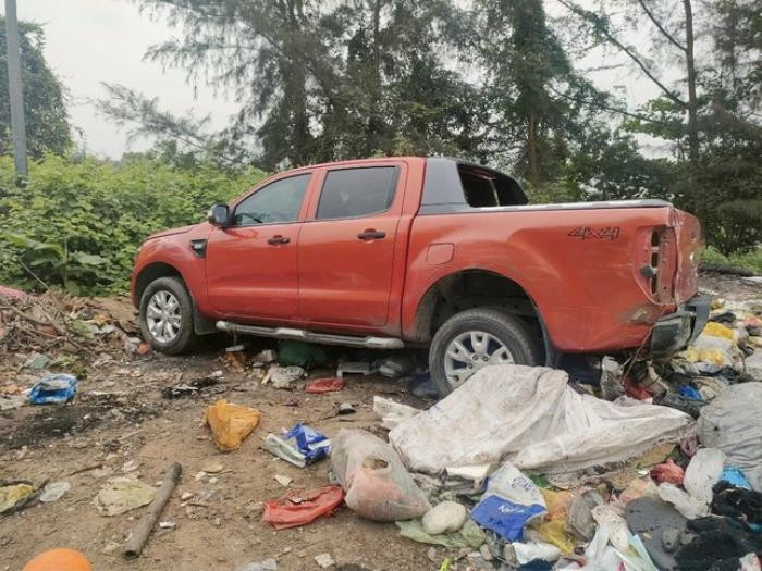  Vụ mang ôtô đi rửa, hôm sau thấy xe hư hỏng vứt ở bãi rác: Chủ gara nói gì? Ảnh 2