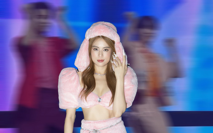 Thêm 4 chàng trai nổi tiếng Thái Lan 'See Tình' Hoàng Thùy Linh ngay trên sân khấu Việt Nam Ảnh 2