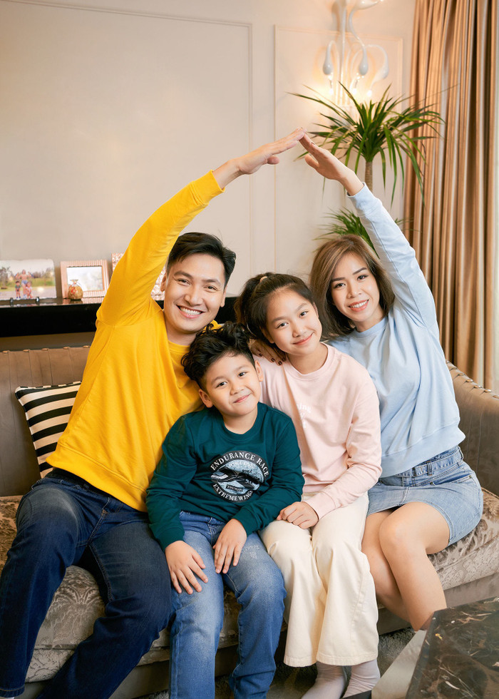 Không chỉ thành công trong sự nghiệp, Mạnh Trường còn có cuộc hôn nhân viên mãn khiến nhiều người ngưỡng mộ.