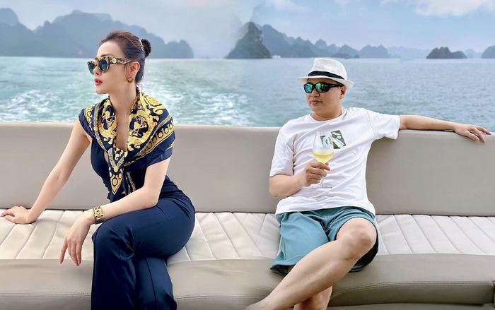 Shark Bình và Phương Oanh đi du lịch cùng nhau.