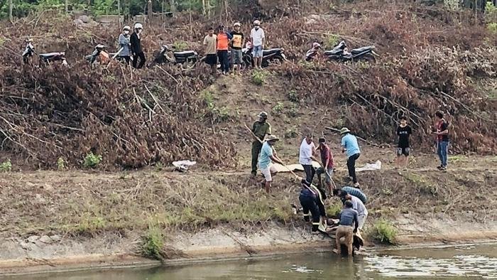 Buồn bã vì cãi nhau với bạn gái, thanh niên đi nhậu rồi làm ra hành động không thể tưởng tượng Ảnh 1