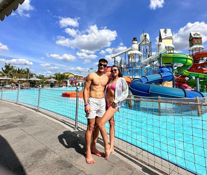 Thủ môn nổi tiếng của bóng đá Việt Nam đã kết hôn và đón đứa con đầu lòng.