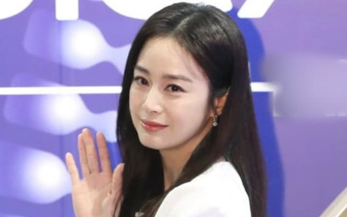 Kim Tae Hee hiếm hoi xuất hiện sau ồn ào trốn thuế, thần thái ra sao? Ảnh 2