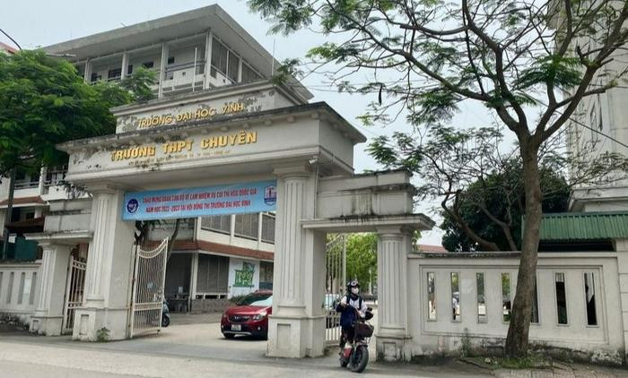  Vụ nữ sinh trường chuyên tự tử nghi do bạo lực học đường: Một số học sinh nhận được tin nhắn đe dọa Ảnh 1