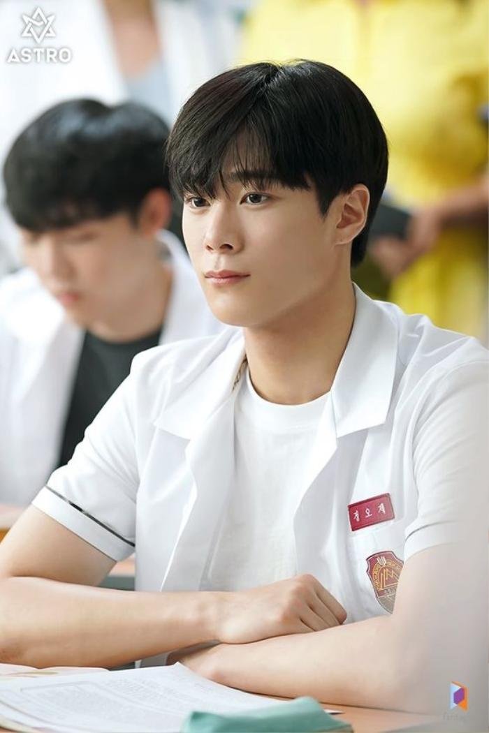  Visual tỏa sáng của Moonbin (ASTRO) ở phim học đường, vai phụ nhưng đẹp chẳng kém nam chính Ảnh 3