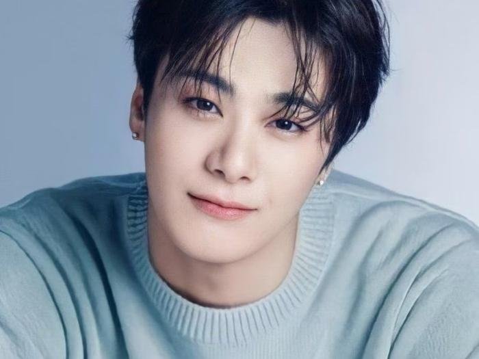  Visual tỏa sáng của Moonbin (ASTRO) ở phim học đường, vai phụ nhưng đẹp chẳng kém nam chính Ảnh 1