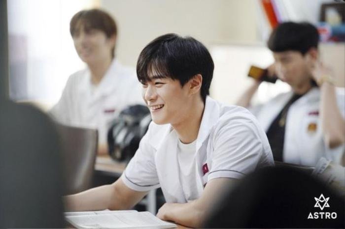  Visual tỏa sáng của Moonbin (ASTRO) ở phim học đường, vai phụ nhưng đẹp chẳng kém nam chính Ảnh 5