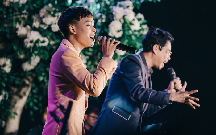 Không hát bolero, khán giả phản ứng ra sao khi Hồ Văn Cường hát nhạc xập xình cùng Ngọc Sơn? Ảnh 2